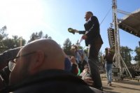 Na snímke vpravo poslanec NR SR Robert Fico (Smer-SD) počas protivládneho podujatia "čapicový protest", ku ktorému sa pridali strany SNS a Republika v Rimavskej Sobote 17. októbra 2021.