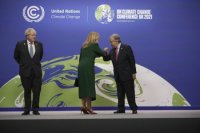 Zľava britský premiér Boris Johnson, slovenská prezidentka Zuzana Čaputová a generálny tajomník OSN António Guterres.