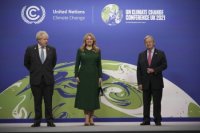 Zľava britský premiér Boris Johnson, slovenská prezidentka Zuzana Čaputová a generálny tajomník OSN António Guterres.