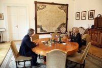 Na snímke prezidentka SR Zuzana Čaputová a predseda Senátu Parlamentu ČR Miloš Vystrčil počas stretnutia.