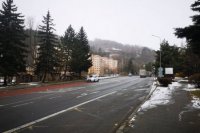 V Kremnici (okres Žiar nad Hronom) sa ešte drží starší sneh. Nová nádielka začala padať až popoludní.