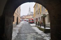 V Kremnici (okres Žiar nad Hronom) sa ešte drží starší sneh. Nová nádielka začala padať až popoludní.