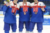 zľava Juraj Slafkovský, Marek Hrivík a Peter Cehlárik