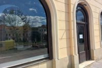 Kníhkupectvo, bez ktorého sme si prechádzku na Hlavnej len ťažko vedeli predstaviť je prázdne.