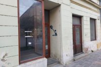 Viaceré výklady v centre Prešova pôsobia opustene a prázdno.