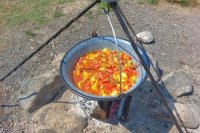 Na podobnej akcii nesmie chýbať chutný guľáš, ktorý pracovníkom navrátil vydanú energiu.
