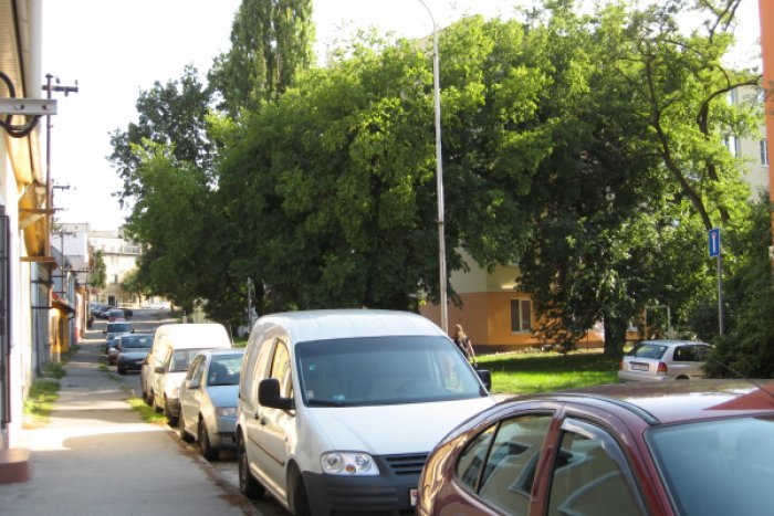 Ilustračný obrázok k článku Problematické parkovanie v centre Martina: Za prvú hodinu už vodiči neplatia