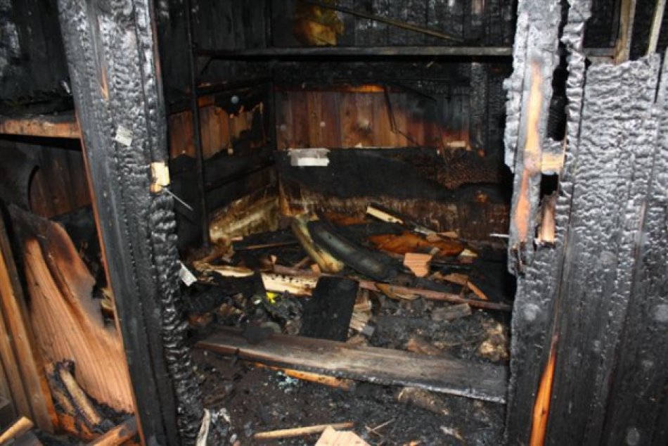 Ilustračný obrázok k článku Hrôza: Záhradnú chatku pohltili plamene, našli v nej uhorené telo muža