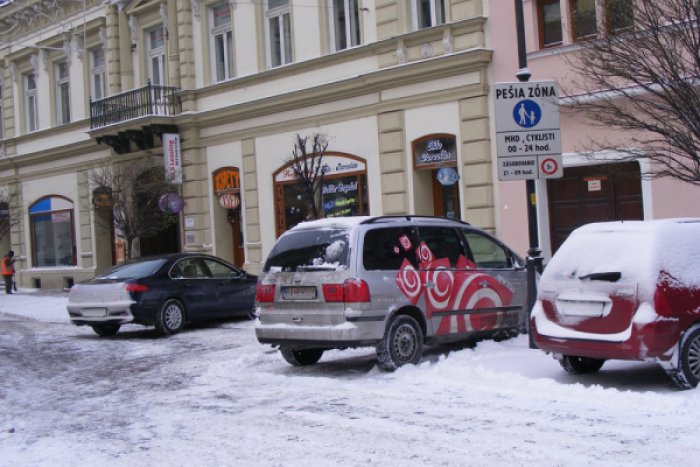 Ilustračný obrázok k článku Novinka pre motoristov: Za parkovanie zaplatíte už aj mobilom