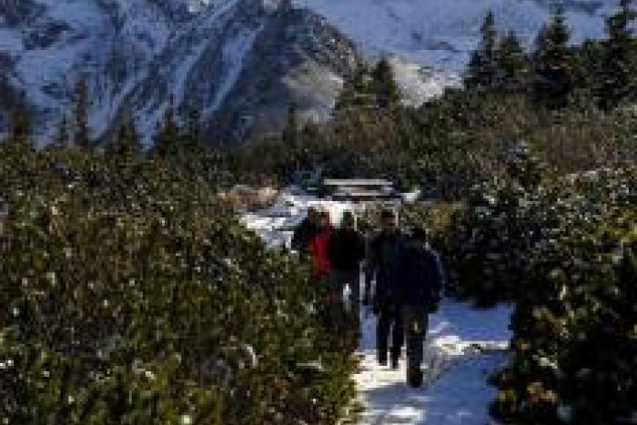 Ilustračný obrázok k článku Teploty vysoko nad nulou, v horách ale stále ľad: Tieto turistické chodníky sú nebezpečné!