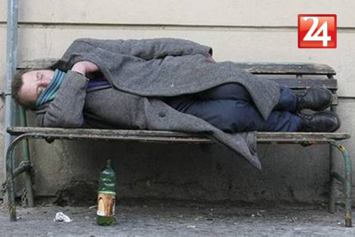 Ilustračný obrázok k článku Aj v Ružomberku majú bezdomovci ťažký osud. Vodí sa im ešte horšie ak sa kamarátia s alkoholom.