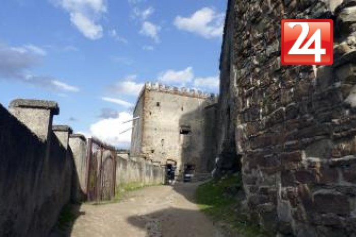 Ilustračný obrázok k článku Ľubovniansky hrad už čoskoro otvoria. Z Popradu tam odvezie návštevníkov Pielstick