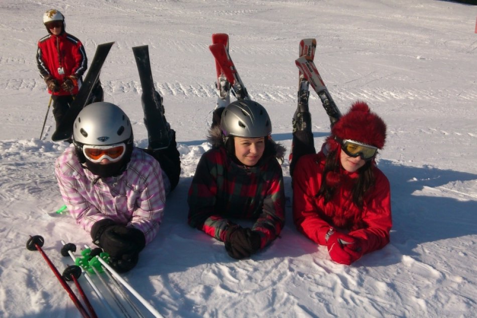 Ilustračný obrázok k článku Žiaci 8-ročných gymnázií budú môcť získať príspevok na lyžiarsky kurz dvakrát