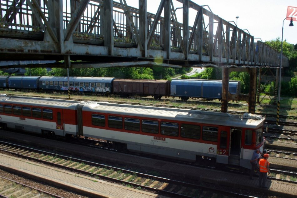 Ilustračný obrázok k článku Obnova lávky nad železnicou v Nitre: Mesto zvažuje výstavbu novej s výťahom