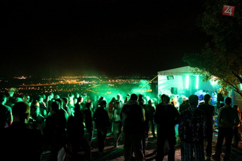 Ilustračný obrázok k článku Rozlúčka s letom vo veľkom štýle: Kopec nad Hlohovcom ožije elektronickou hudbou