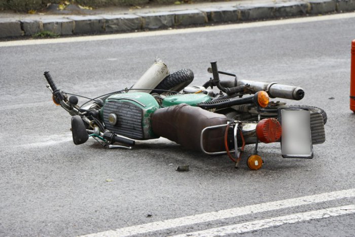 Ilustračný obrázok k článku Smrť na ceste: Do motorkára (†38) vrazilo auto, cestu do nemocnice neprežil