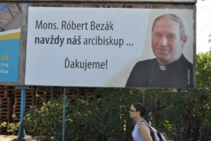 Ilustračný obrázok k článku Kontroverzné odvolanie Róberta Bezáka: Dozvieme sa viac v Hlohovci?