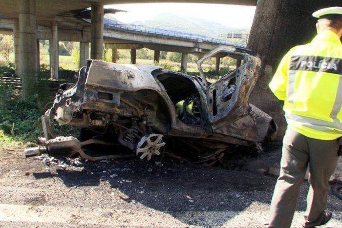Ilustračný obrázok k článku ZÁBERY Z MIESTA: Vodič vrazil do mosta a zhorel v plameňoch!