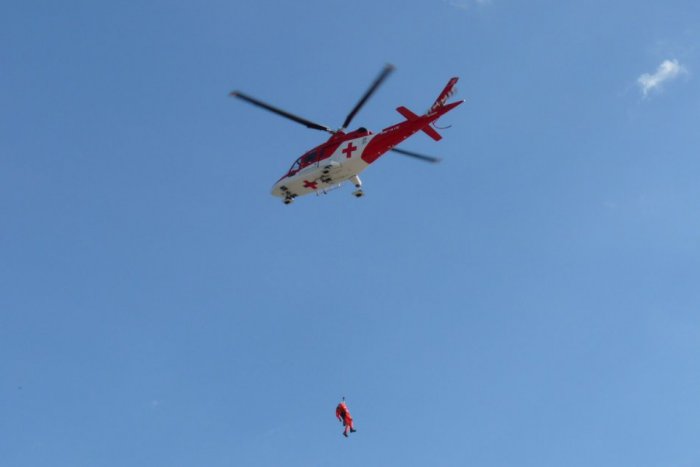Ilustračný obrázok k článku Záchranári pomáhali pri vodopáde Skok. Turistku odviezli vrtuľníkom