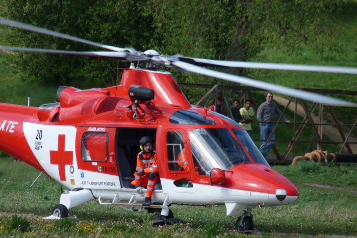 Ilustračný obrázok k článku Nešťastie pri výstavbe lanovky: Muž spadol z výšky 4 metrov, zasahoval vrtuľník