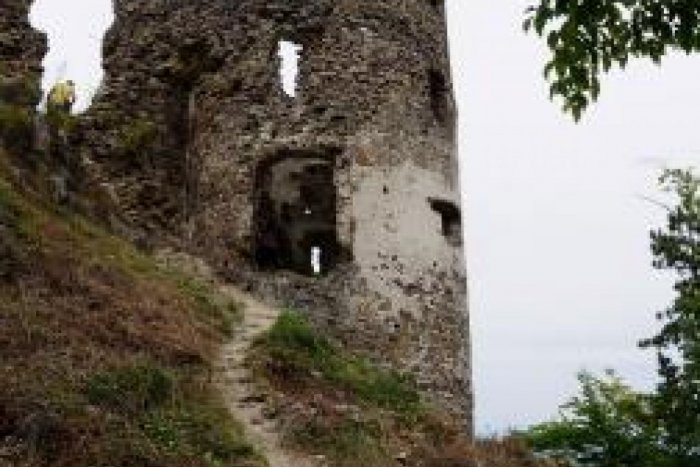 Ilustračný obrázok k článku Rekonštrukčné práce na hrade Revište budú na jar pokračovať
