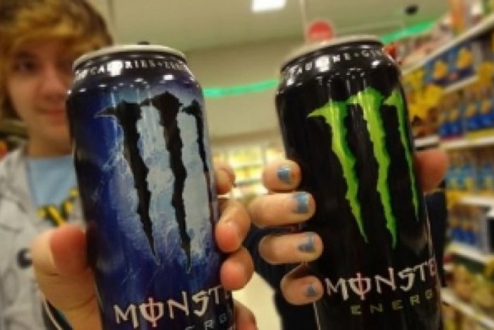 Ilustračný obrázok k článku Energetický nápoj Monster zrejme zabil 14-ročnú školáčku