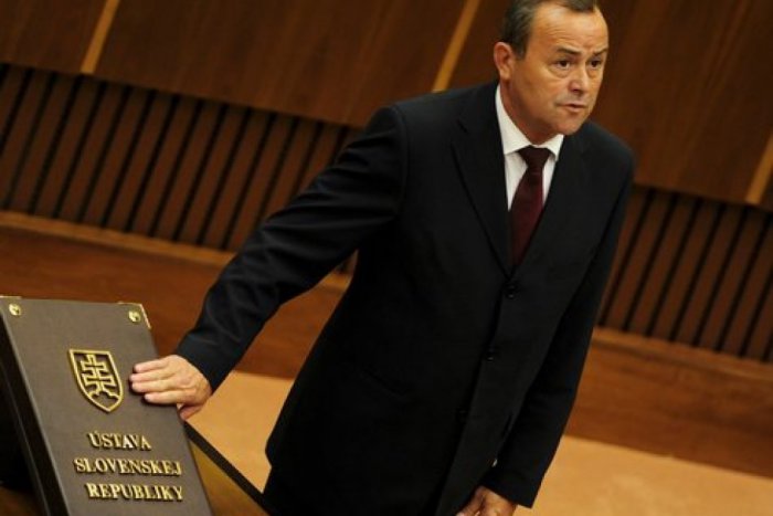 Ilustračný obrázok k článku Inšpektorát práce prepojený na Smer-SD? Glendu obvinili z rodinkárstva