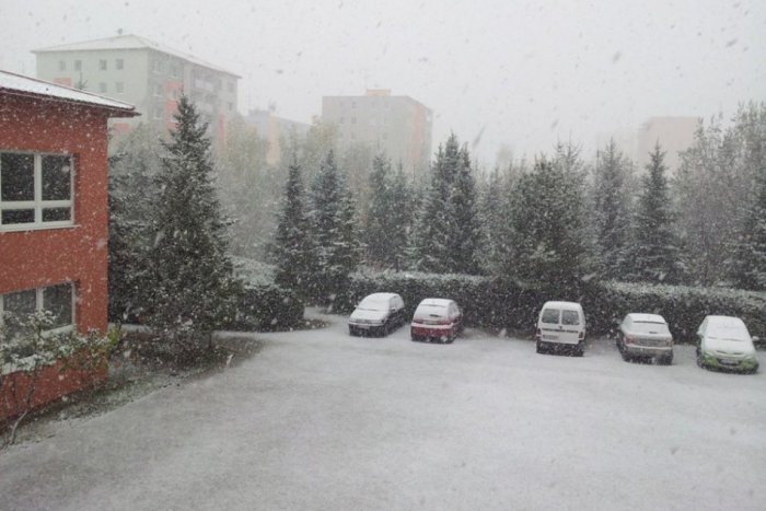 Ilustračný obrázok k článku Prvé sneženie! Perinbaba sa dnes vyblázni, má napadnúť až 8 cm snehu
