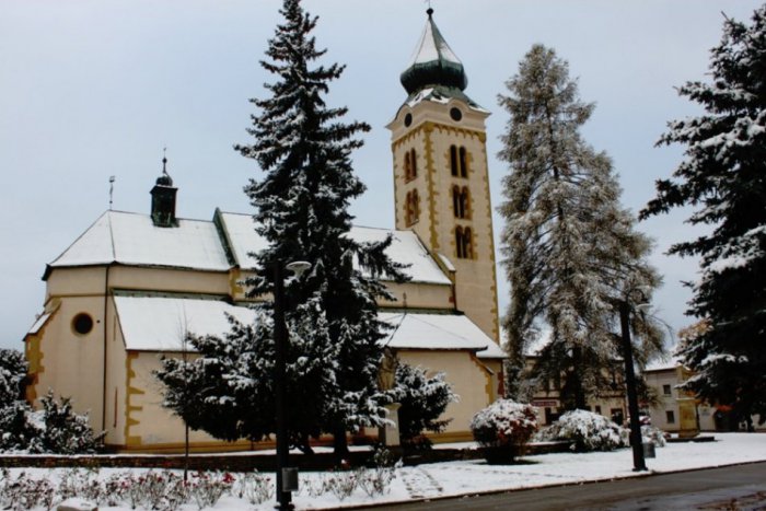 Ilustračný obrázok k článku Biely Mikuláš. Takto zmenil sneh mesto za pár hodín...