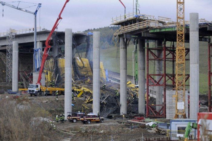 Ilustračný obrázok k článku Robotníci o zrútení mosta smrti: Konštrukcia najskôr klesla a potom to prišlo