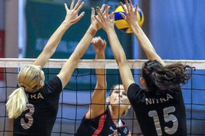 Ilustračný obrázok k článku Kompletný prehľad: Ženské volejbalové derby a úspech mužov