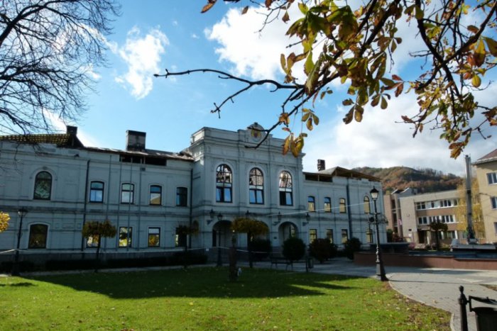 Ilustračný obrázok k článku Dobrá správa. Kohút bude mať čoskoro novú strechu