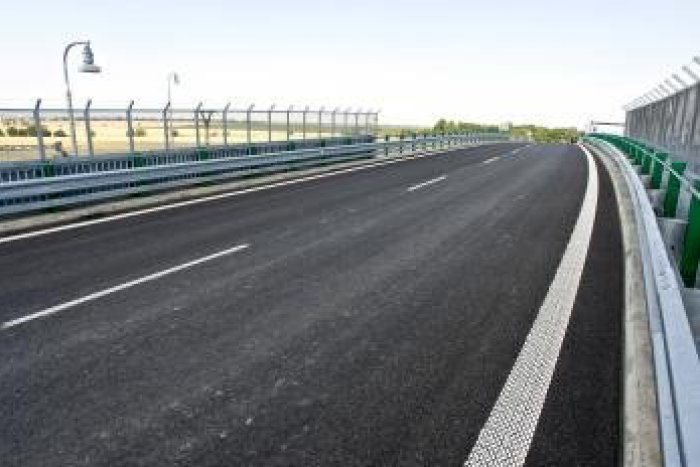 Ilustračný obrázok k článku Na novom obchvate si dávajte pozor! Nepozorní vodiči tam spôsobujú nehody