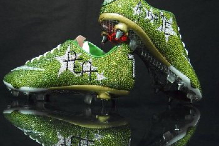 Ilustračný obrázok k článku Futbalista všetkým vyrazil dych: Na zápas prišiel v kopačkách za 3 000 eur!