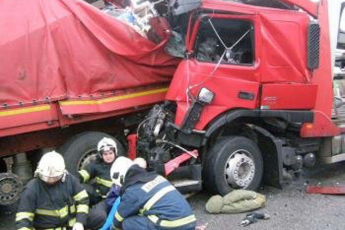 Ilustračný obrázok k článku Nešťastná zrážka na diaľnici: Na D1 do seba nabúrali kamióny