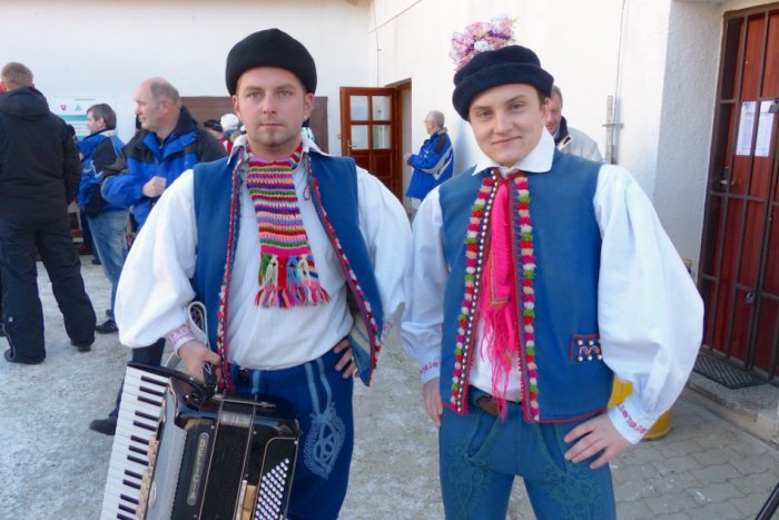 Ilustračný obrázok k článku Víkend v znamení maškarných bálov a pečených jaterníc! Pozrite, kde sa zabavíte