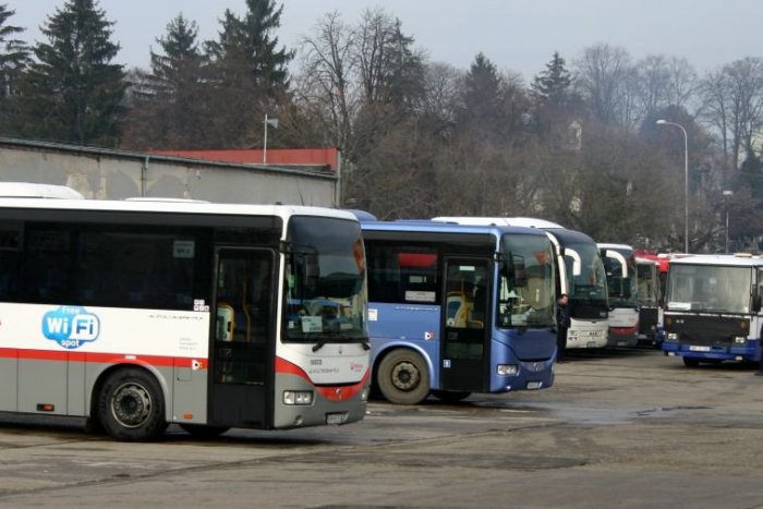 Ilustračný obrázok k článku Cestujúci nitrianskou MHD POZOR: Arriva ruší dobíjanie kariet v pristavených autobusoch!