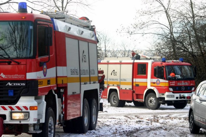 Ilustračný obrázok k článku Nebezpečenstvo na nich číha každú chvíľu: Pri boji s ohňom sa zranilo 6 hasičov