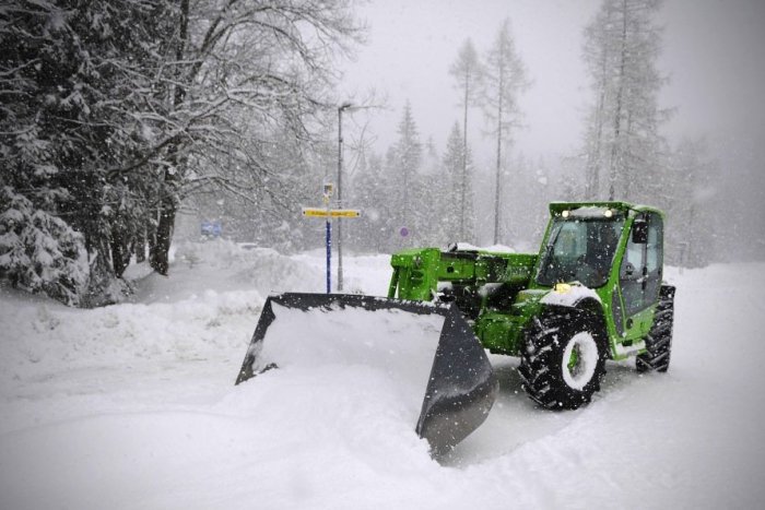 Ilustračný obrázok k článku Husto sneží už aj v Poprade. Cesty čistí 9 mechanizmov
