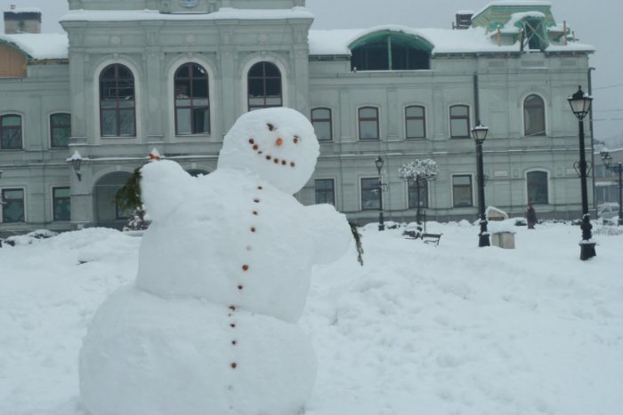 Ilustračný obrázok k článku Revúca sa pomaly vysporiadava s haldami snehu