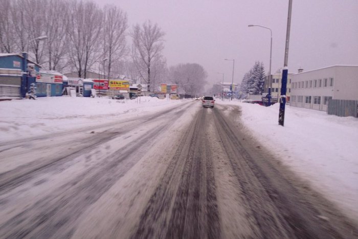 Ilustračný obrázok k článku Sneženie v našom kraji: Ako to aktuálne vyzerá na cestách?