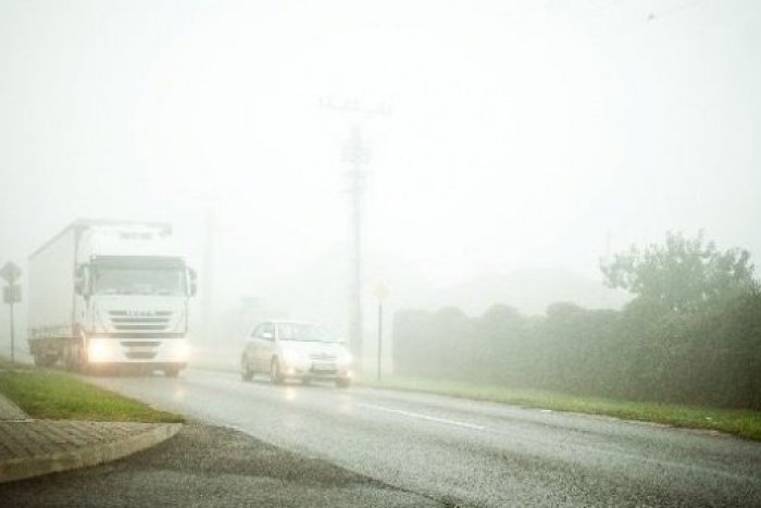 Ilustračný obrázok k článku Prešovským vodičom život komplikuje hmla, cesty sú však zjazdné