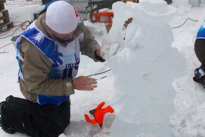 Ilustračný obrázok k článku Impozantná krása na Hrebienku: 46 ton ľadu sa premení na sochy!