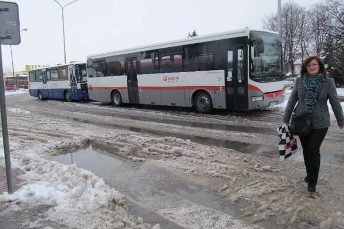 Ilustračný obrázok k článku Vodiči sú zúfalí: V uliciach číhajú aj 2-metrové výtlky!