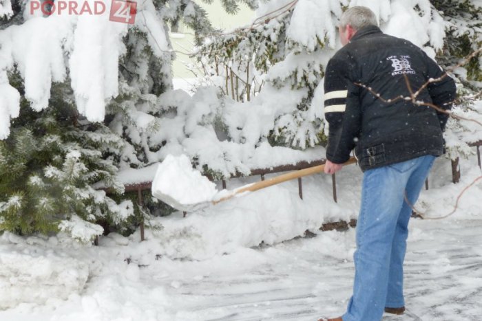Ilustračný obrázok k článku Poprad zavalený snehom: 2. kalamitný stupeň v meste už zrušili