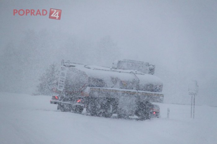Ilustračný obrázok k článku Doprava kvôli sneženiu kolabuje! Ak nemusíte, autom nejazdite