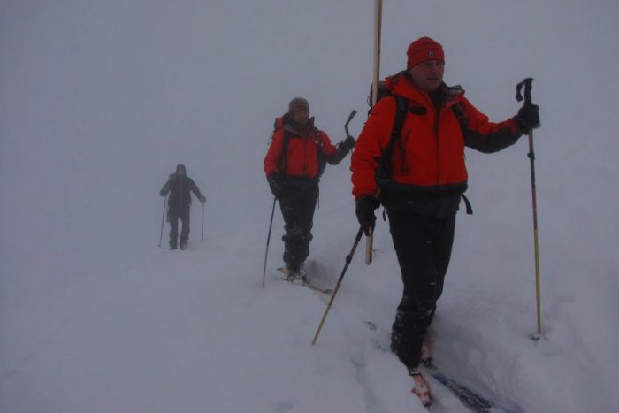 Ilustračný obrázok k článku V lavíne zahynul 65-ročný horolezec. Muž nemal lavínový vyhľadávací prístroj