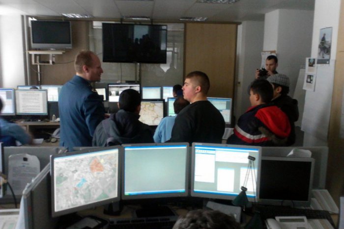 Ilustračný obrázok k článku Európsky deň tiesňového volania: Školáci sa zoznámili s linkou 112 priamo na pracovisku