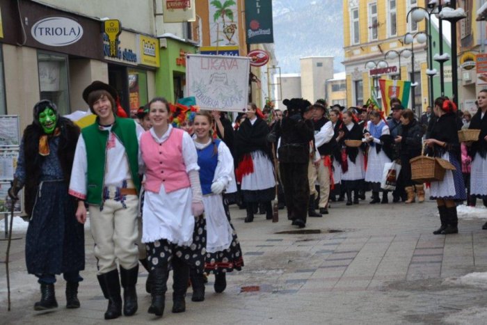 Ilustračný obrázok k článku Poldruha stovky folkloristov a bursovníkov v uliciach mesta!