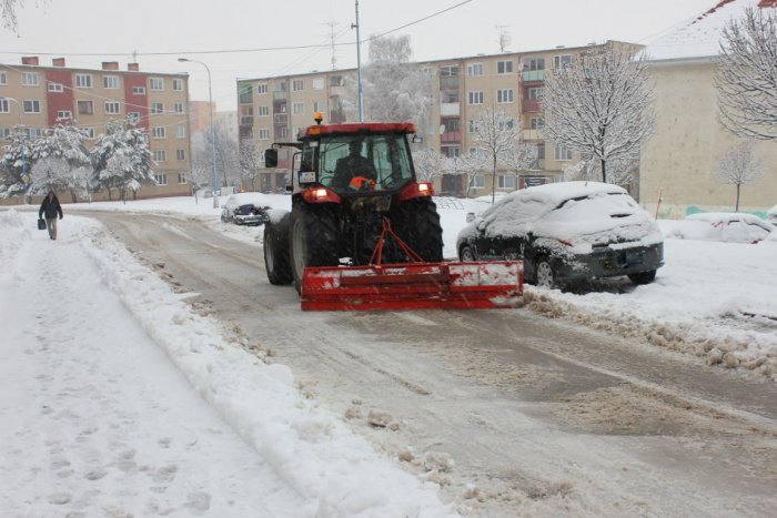 Ilustračný obrázok k článku Zima na cestách kraja v číslach: Cestári najazdili 403 000 km, minuli 8  800 ton soli
